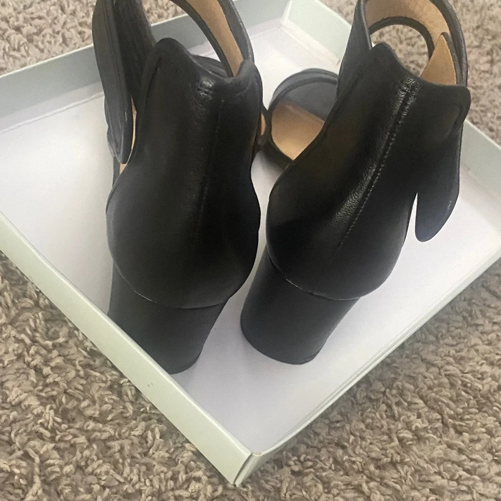 Nurture by Lamaze Black Heeled Sandals - Picture 5 of 7